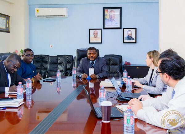 Isaac Tandoh (middle)